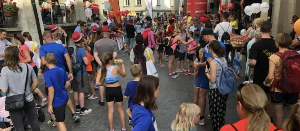 1000 Leute rannten durch die Stadt