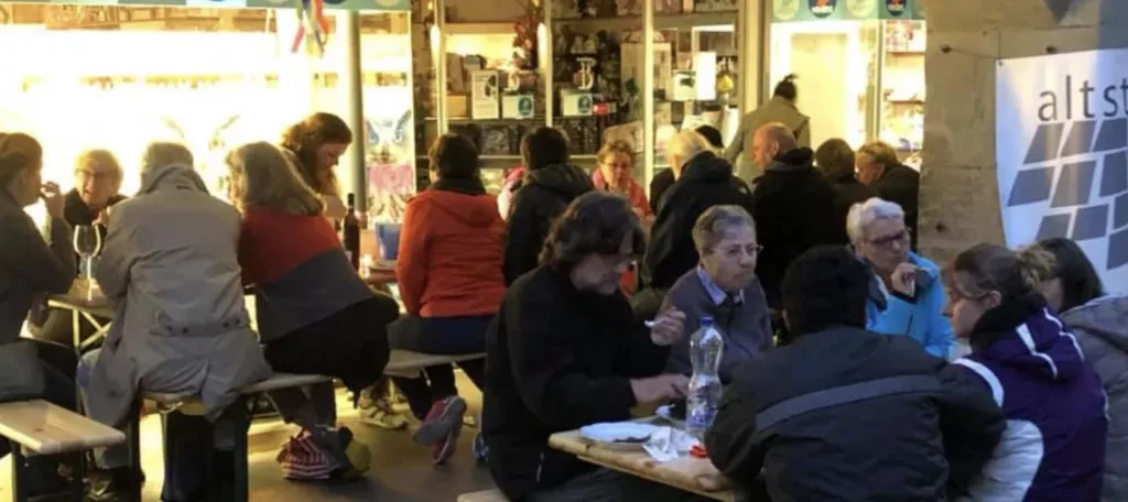 Kurze Weile am langen Tisch